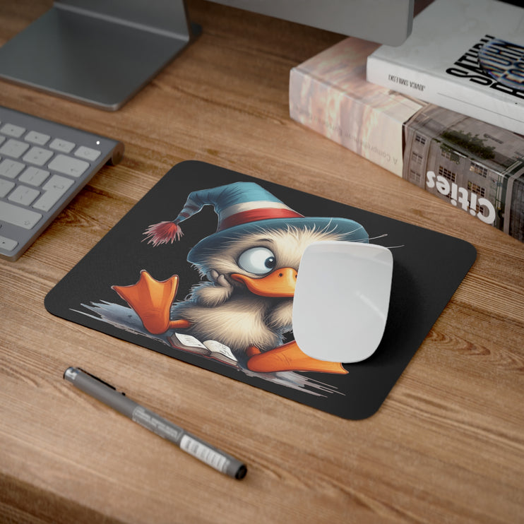 WhimsyWonder Desk Mouse Pad: Εξατομικευμένη γοητεία για το χώρο εργασίας σας - μωρό πάπια στο καπέλο