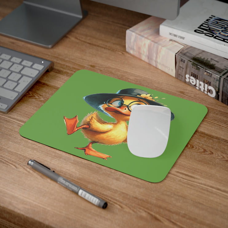 WhimsyWonder Desk Mouse Pad: Εξατομικευμένη γοητεία για το χώρο εργασίας σας - Χαριτωμένη πάπια σε ένα καπέλο